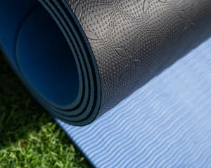 Esterilla earthing Vitality en uso yoga — grounding durante la práctica